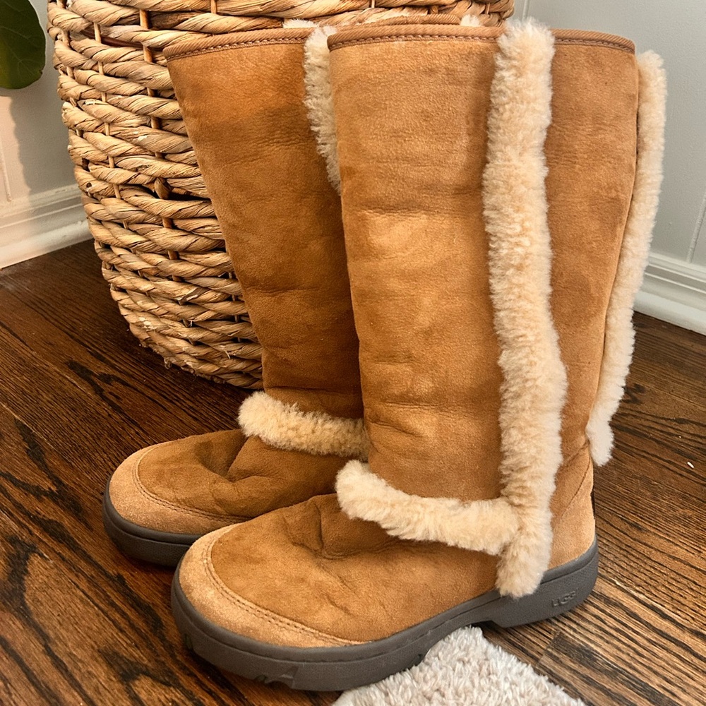 Vintage Ugg Leather Snow Boots